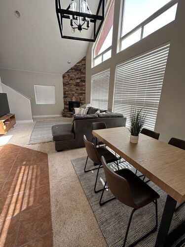 Charming cabin retreat near the picturesque Sevier River and Piute ATV trail.