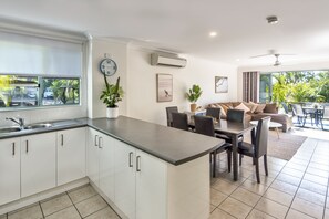 Interior - Sunset Waters 1 by HamoRent on Hamilton Island (Hamilton Island)