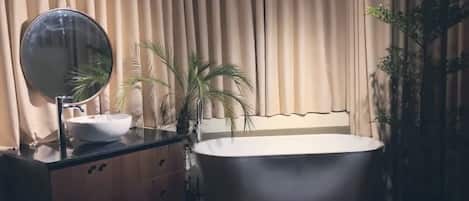 Dusj, hårføner, bidé og håndklær