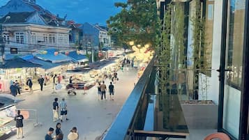 Dobbeltrom – superior, 1 dobbeltseng, byutsikt | Skrivebord, blendingsgardiner, lydisolert og wi-fi (inkludert)