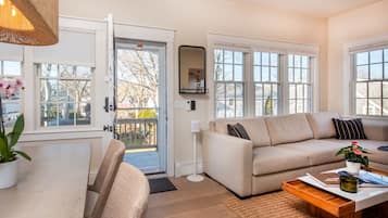 TV, fireplace, stereo