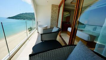 Studio with Ocean View | 1 bedroom, premium bedding, pillowtop beds, free minibar items