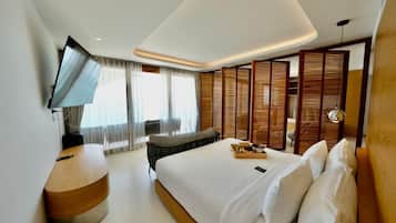 Executive Suite | 1 bedroom, premium bedding, pillow-top beds, free minibar items