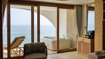 Executive Suite | Living area | Flat-screen TV