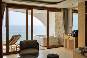 Executive Suite | Living area | Flat-screen TV