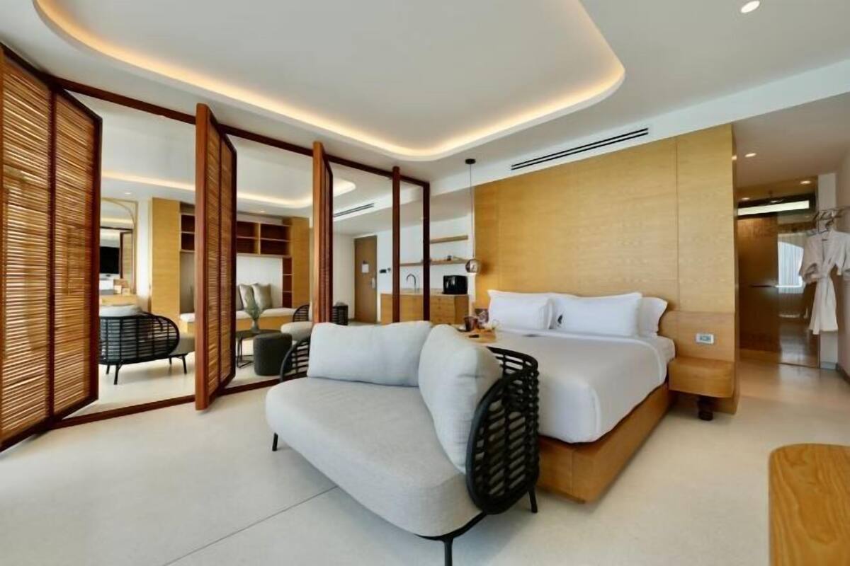 Premium bedding, pillow-top beds, free minibar items, desk