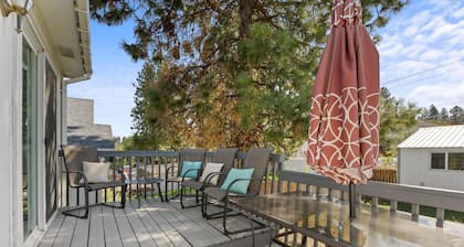 6BR/3BA House - 2nd Living and Entry - 18 Guests
