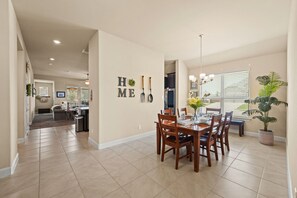 Dining - Spacious 4b3bth N. Dallas home in quiet area. 30min from DFW or 41min to DAL (Oak Point)