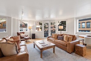 Apartment, 2 Schlafzimmer | Wohnbereich