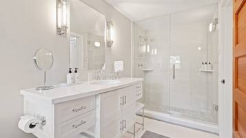Condo, 2 Bedrooms | Bathroom | Towels