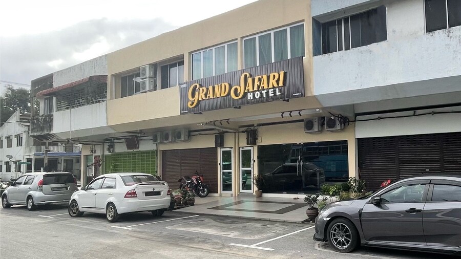 OYO 90369 Safari Hotel Lumut