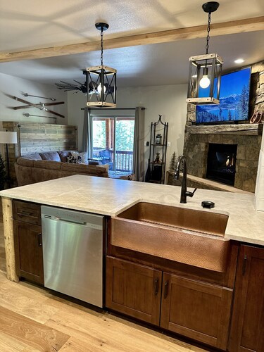 Red Buffalo Lodge at Lookout Ridge, Dillon CO. Within 30 min of 6 ski resorts!