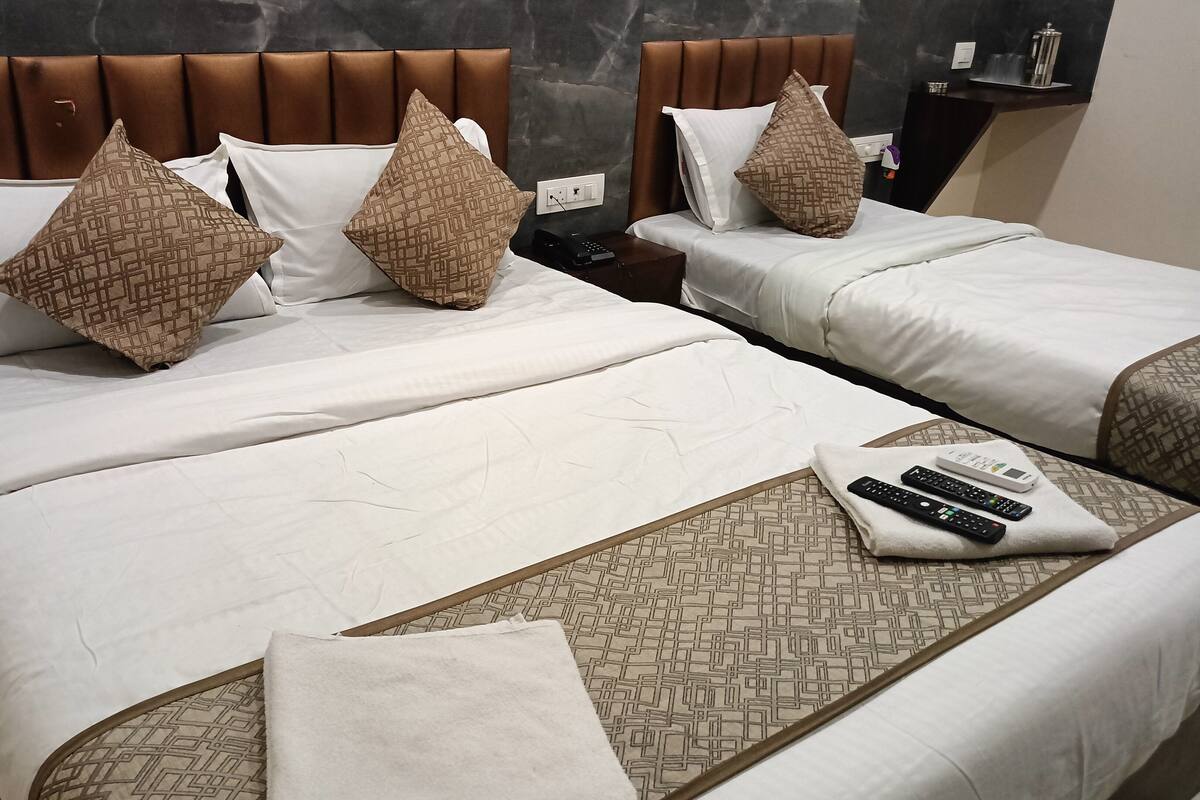 Laptop workspace, free WiFi