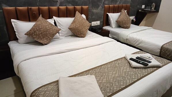 Laptop workspace, free WiFi