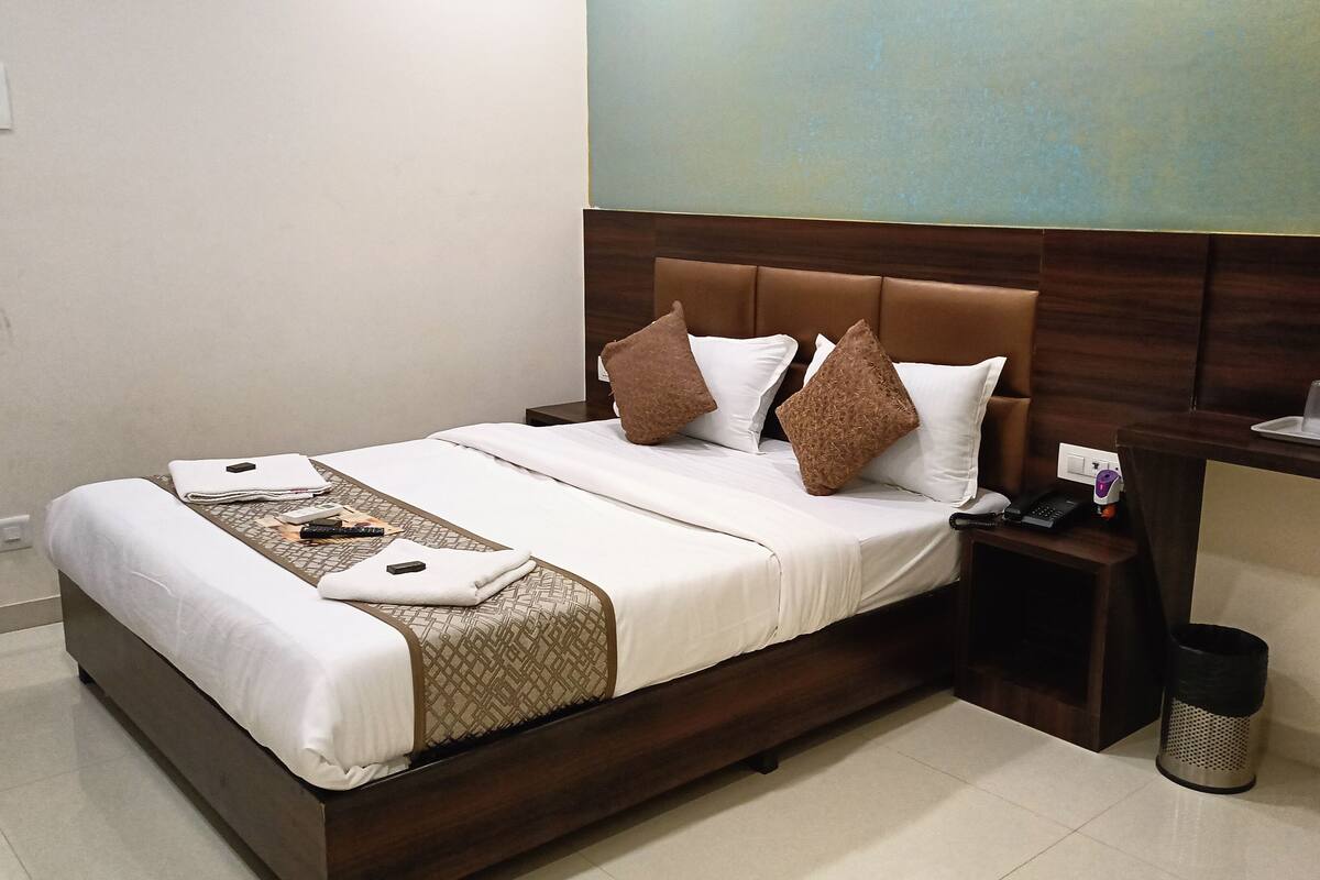 Laptop workspace, free WiFi