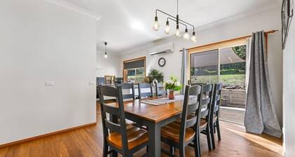 Highfields - Rural Entertainer with Valley Views