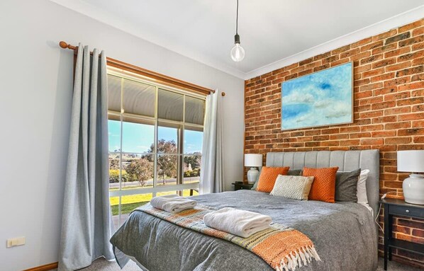 4 Schlafzimmer, Bügeleisen/Bügelbrett, Reisekinderbett, WLAN