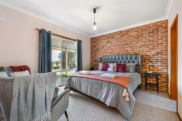 4 Schlafzimmer, Bügeleisen/Bügelbrett, Reisekinderbett, WLAN