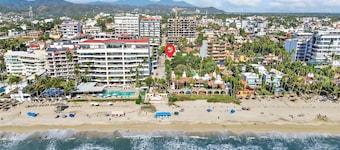 Golden Zone 1BR - Only 99 Steps to Beach!