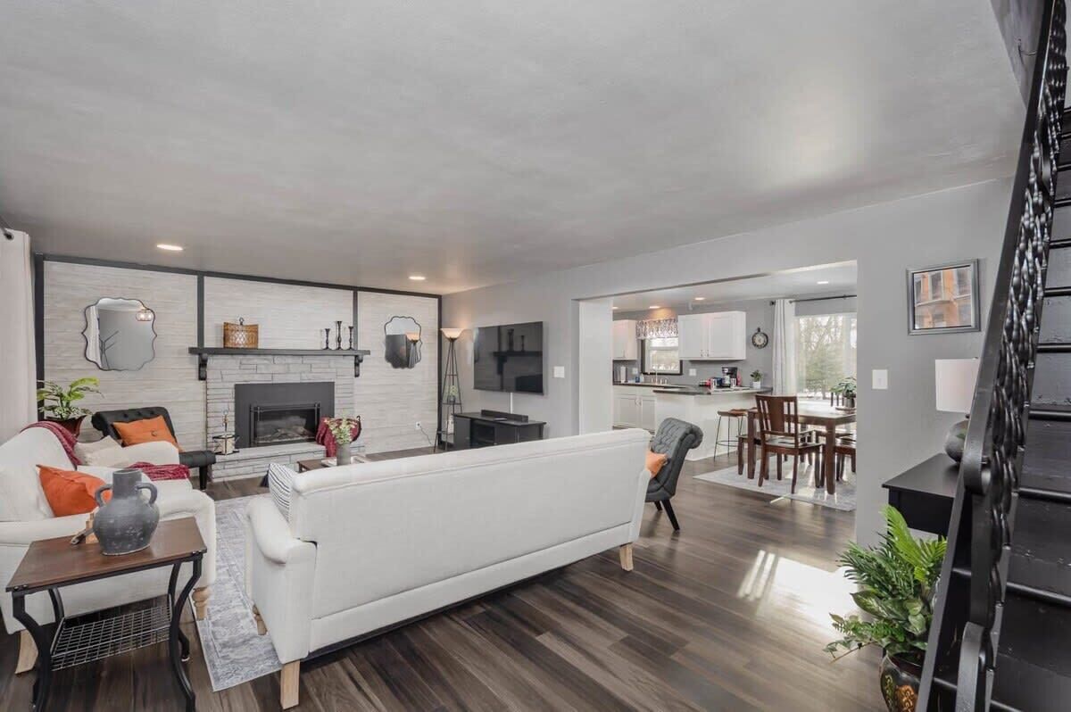 TV, fireplace, offices