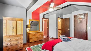 7 bedrooms, desk, iron/ironing board, WiFi