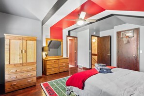 7 bedrooms, desk, iron/ironing board, WiFi