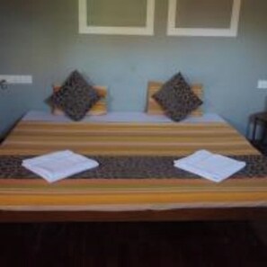 高級客房, 1 張加大雙人床, 非吸煙房, 花園景 | 高級寢具、獨特設計、獨特裝修、書桌