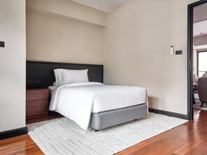 Deluxe Studio Suite, 3 Bedrooms | 3 bedrooms, Egyptian cotton sheets, premium bedding, memory foam beds
