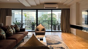 Executive Suite, 3 Bedrooms | Living room | 55-inch flat-screen TV with satellite channels