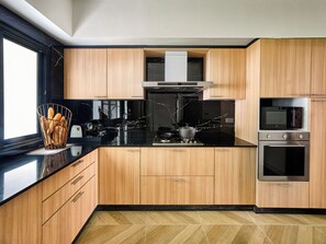 Deluxe Studio Suite, 2 Bedrooms | City view - Floral Court Hotel & Residence Sukhumvit 13 (Bangkok)