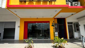 واجهة المنشأة