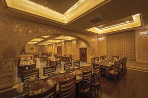 Café da manhã com buffet grátis todos os dias