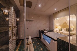 Maharaja Suite with Jacuzzi | In-room safe, free WiFi, bed sheets - R Chandras Palace  (Chomu)