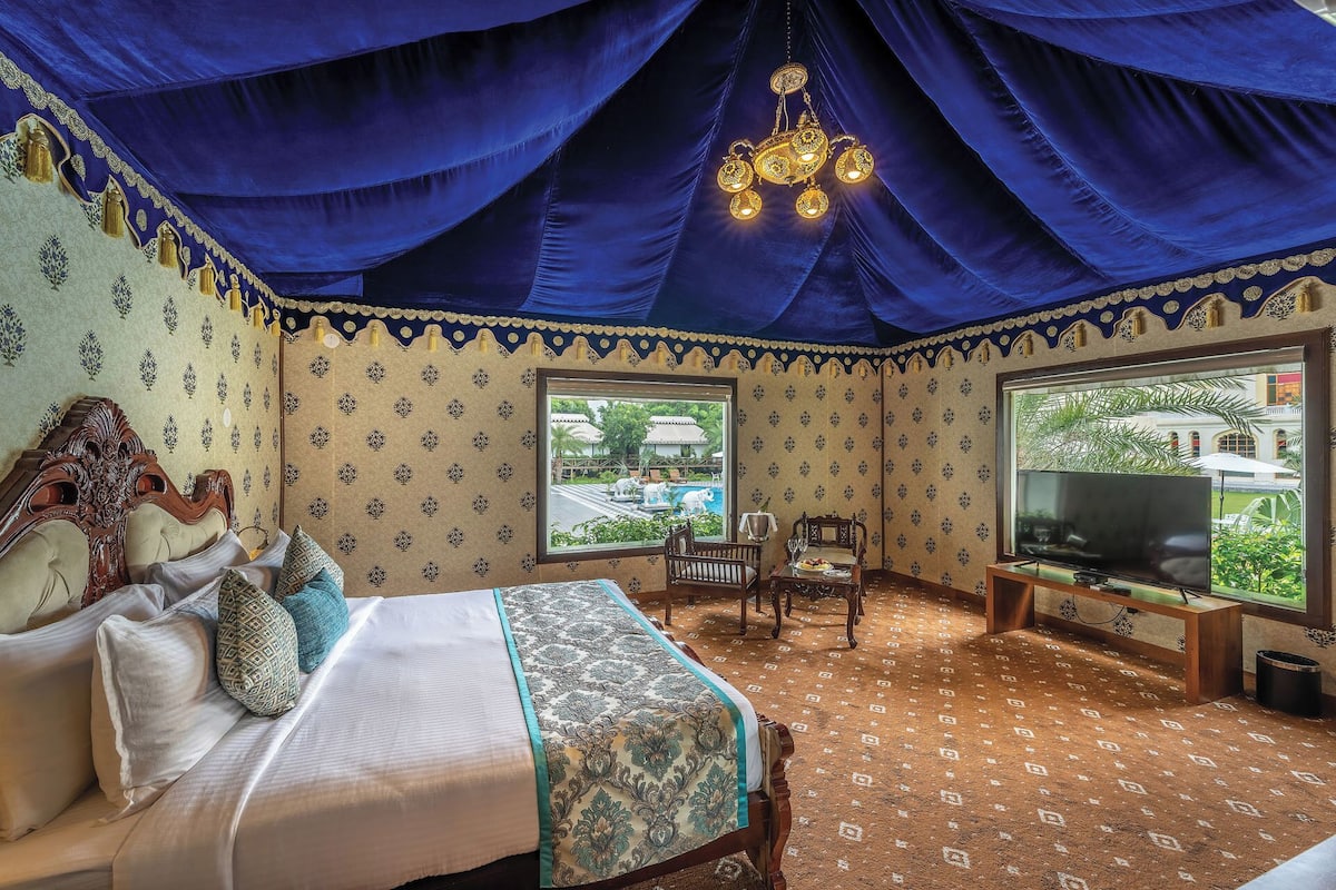 Luxury Tent, 1 Queen Bed, Private Bathroom, Garden View