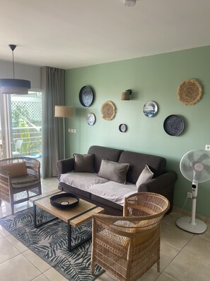 Smart TV, stereo - Cosy Apt on friar’s bay SxM . 2 min to the Friar’s Bay beach ,restaurants (Saint Martin)
