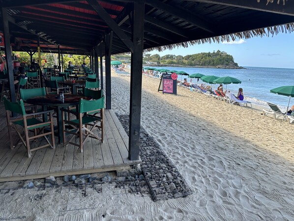 Beach nearby, sun loungers, beach towels