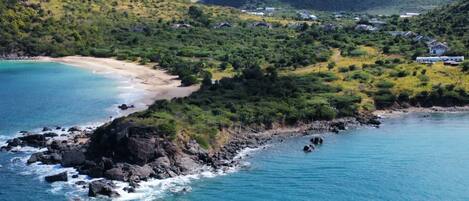 Beach nearby, sun loungers, beach towels