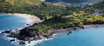 Cosy Apt on friar’s bay SxM . 2 min to the Friar’s Bay beach ,restaurants