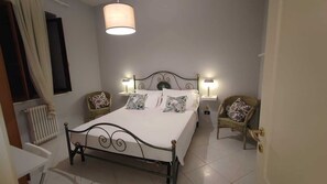 3 bedrooms, iron/ironing board, WiFi, bed sheets - INN FULL CENTER B&B, APARTMENTOLuxury apartment in the center of Foggia (Foggia)