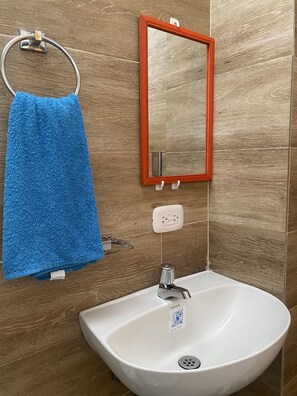 Dusche, Handtücher, Seife, Toilettenpapier