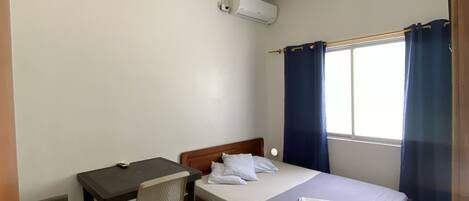 1 chambre, bureau, Wi-Fi gratuit, draps fournis
