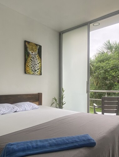 Habitación Económica con balcón, bien ubicado cerca la frontera Brasil.