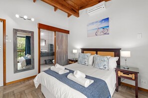 Villa classique, 4 chambres, patio | 4 chambres, coffre-fort, fer et planche à repasser