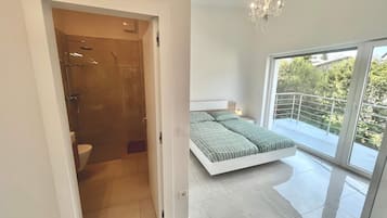 4 makuuhuonetta, työpöytä, silitysrauta/-lauta, ilmainen Wi-Fi