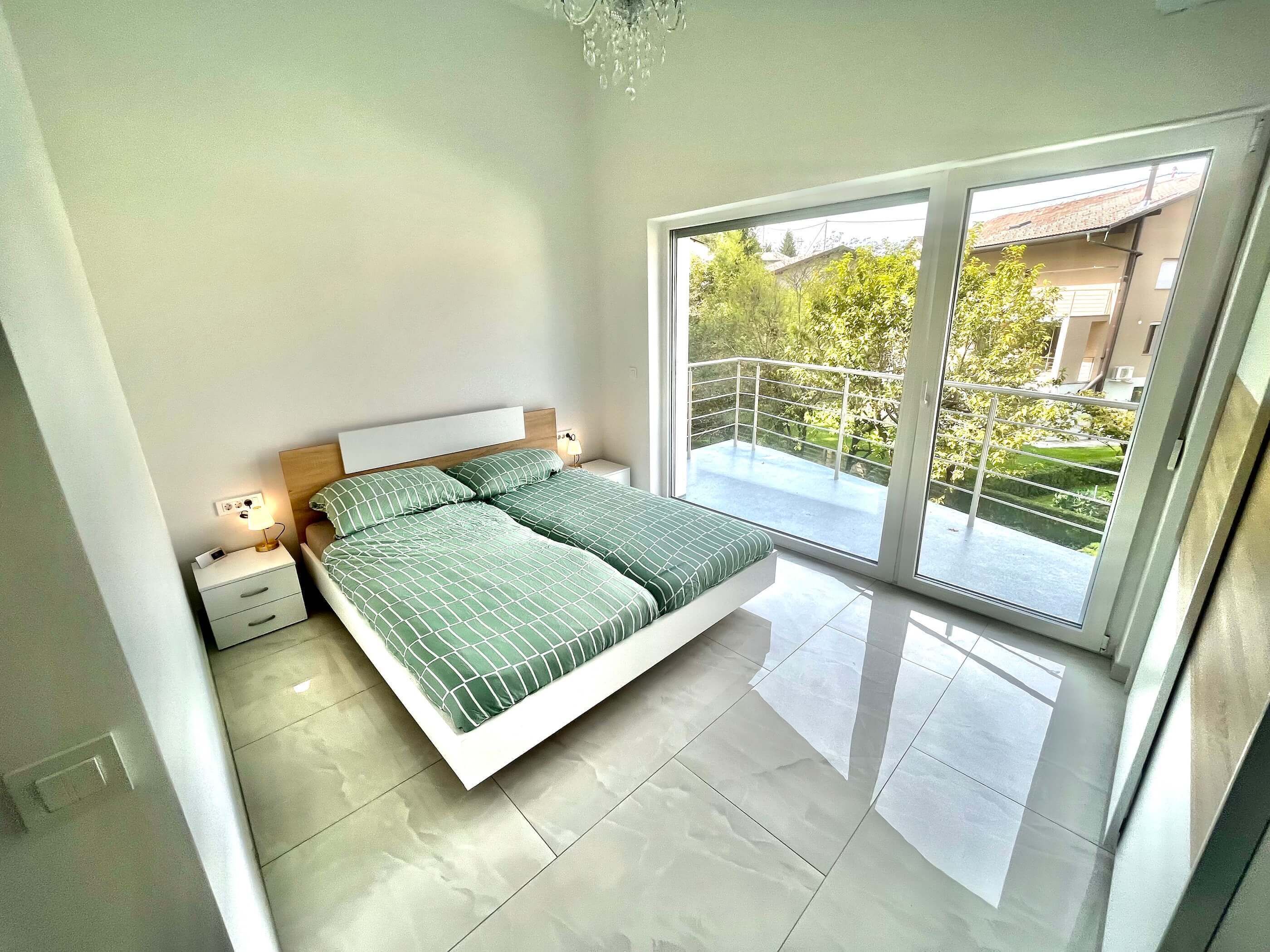 4 bedrooms, desk, iron/ironing board, free WiFi