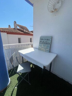 Outdoor dining - Circus-goretti House in quiet and peaceful area (Mairena del Aljarafe)