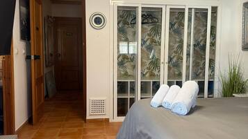 1 habitación, tabla de planchar con plancha y acceso a internet