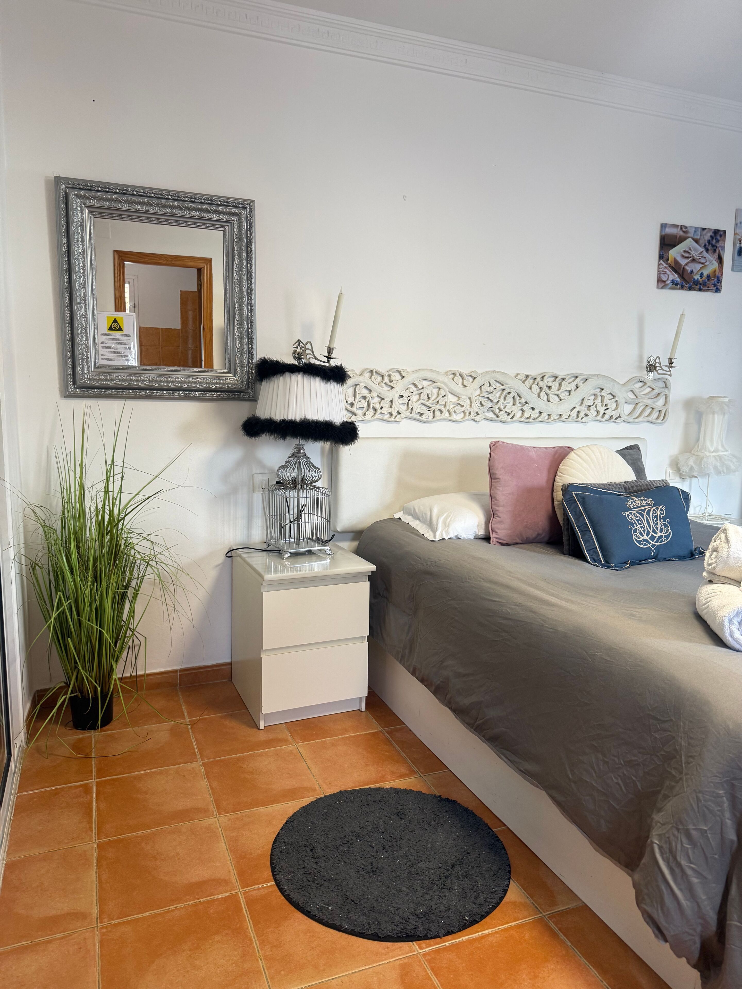 1 chambre, fer et planche à repasser, accès Internet