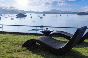 Premium bedding, minibar, in-room safe, individually decorated - WM Hotel Hong Kong, Vignette Collection by IHG (Sai Kung)