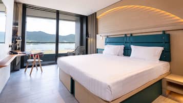 Ropa de cama de alta calidad, minibar, caja fuerte